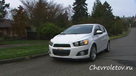 Обзорная фотоподборка Chevrolet Sonic 2012 хэтчбек