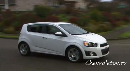 Обзорная фотоподборка Chevrolet Sonic 2012 хэтчбек