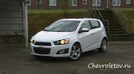 Обзорная фотоподборка Chevrolet Sonic 2012 хэтчбек